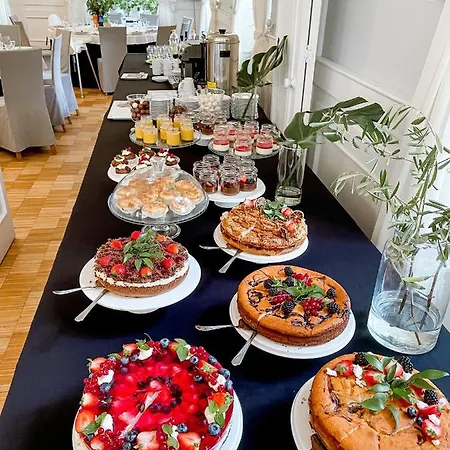 Pałac Pakosław 4*