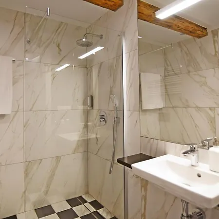 Palac 4*